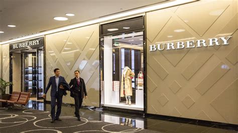 burberry burns clothes to stop discounts on them|why is burberry dropping labels.